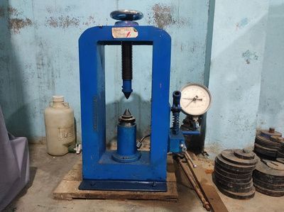Load frame for compression testing